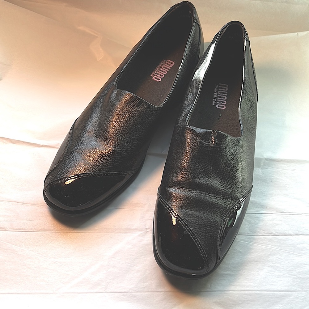 Munro American shoes “walking wedge”